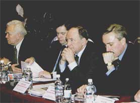 Слева направо: член Совета Федерации РФ от Вологодской области В. И. Федоров, генеральный директор «Северсталь-групп» А. А. Мордашов, губеонатор В. Е. Позгалев, генеральный директор ОАО«Северсталь» А. Н. Кручинин.